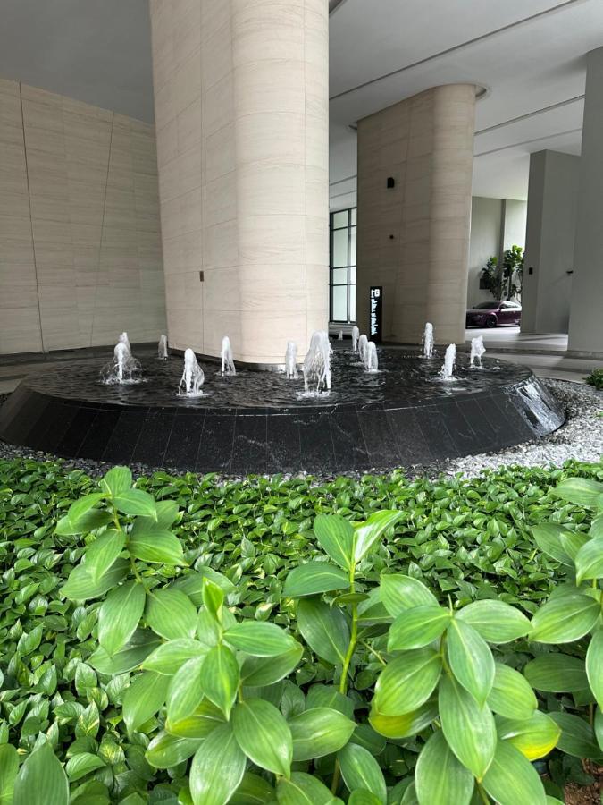 Luxury Suites At Eaton Klcc Куала-Лумпур Экстерьер фото