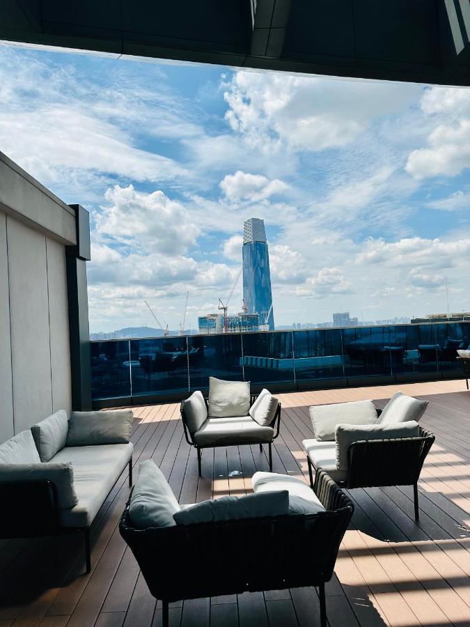 Luxury Suites At Eaton Klcc Куала-Лумпур Экстерьер фото